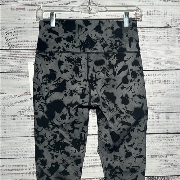Lululemon Lab Hi-Rise Wunder Under Black and Gray Floral Leggings Size 8 NWT - Picture 8 of 12